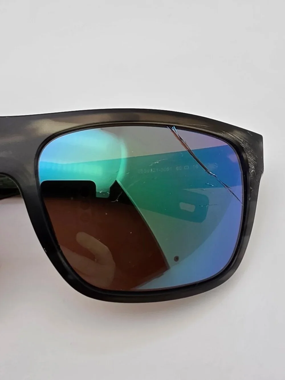 Costa Del Mar Broadbill Matte Reef Frame Polarized 580G Green Mirror Sunglasses